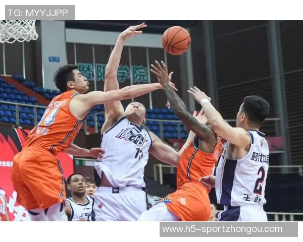 陆文博末节发力两记三分助力球队逆转拿下15分5篮板表现出色